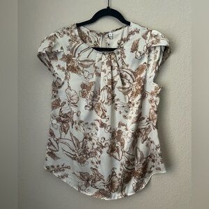 Floral Cap-Sleeve Blouse in Cream with Brown Print Keyhole Back. Medium